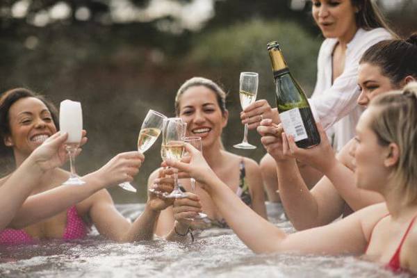 How much does it cost to run a hot tub?